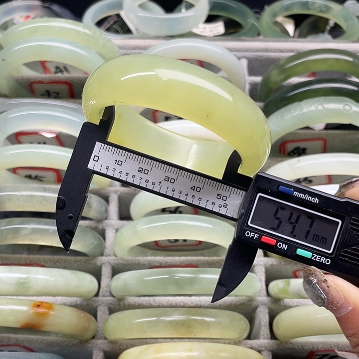 蛇纹石玉未镶嵌手镯61