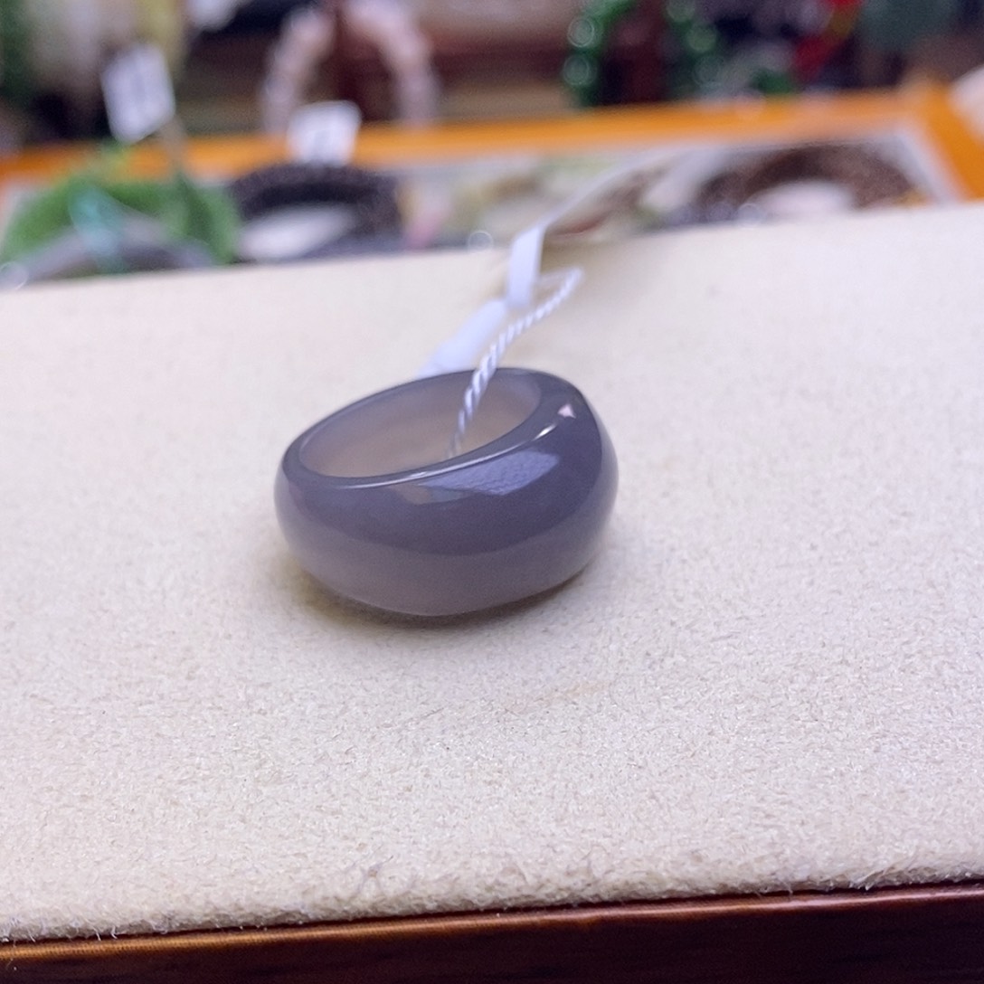 和田玉未镶嵌颈饰浓烟紫指环16圈口