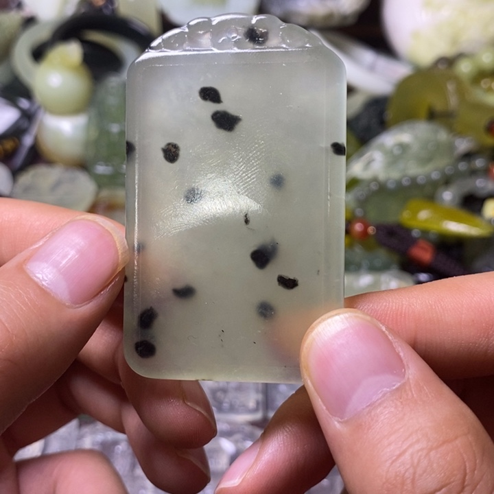 岫玉岫玉颈饰未镶嵌