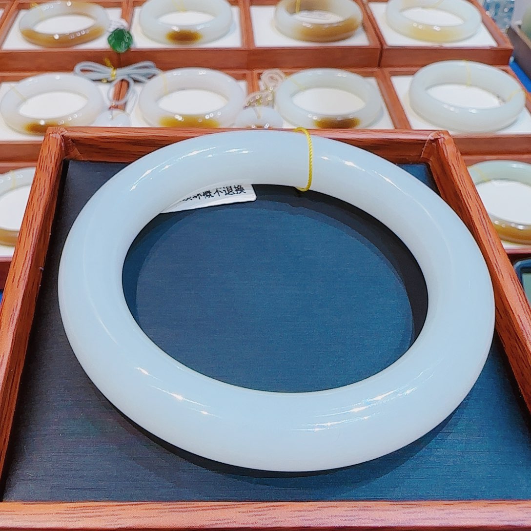 和田玉手镯未镶嵌羊脂白59