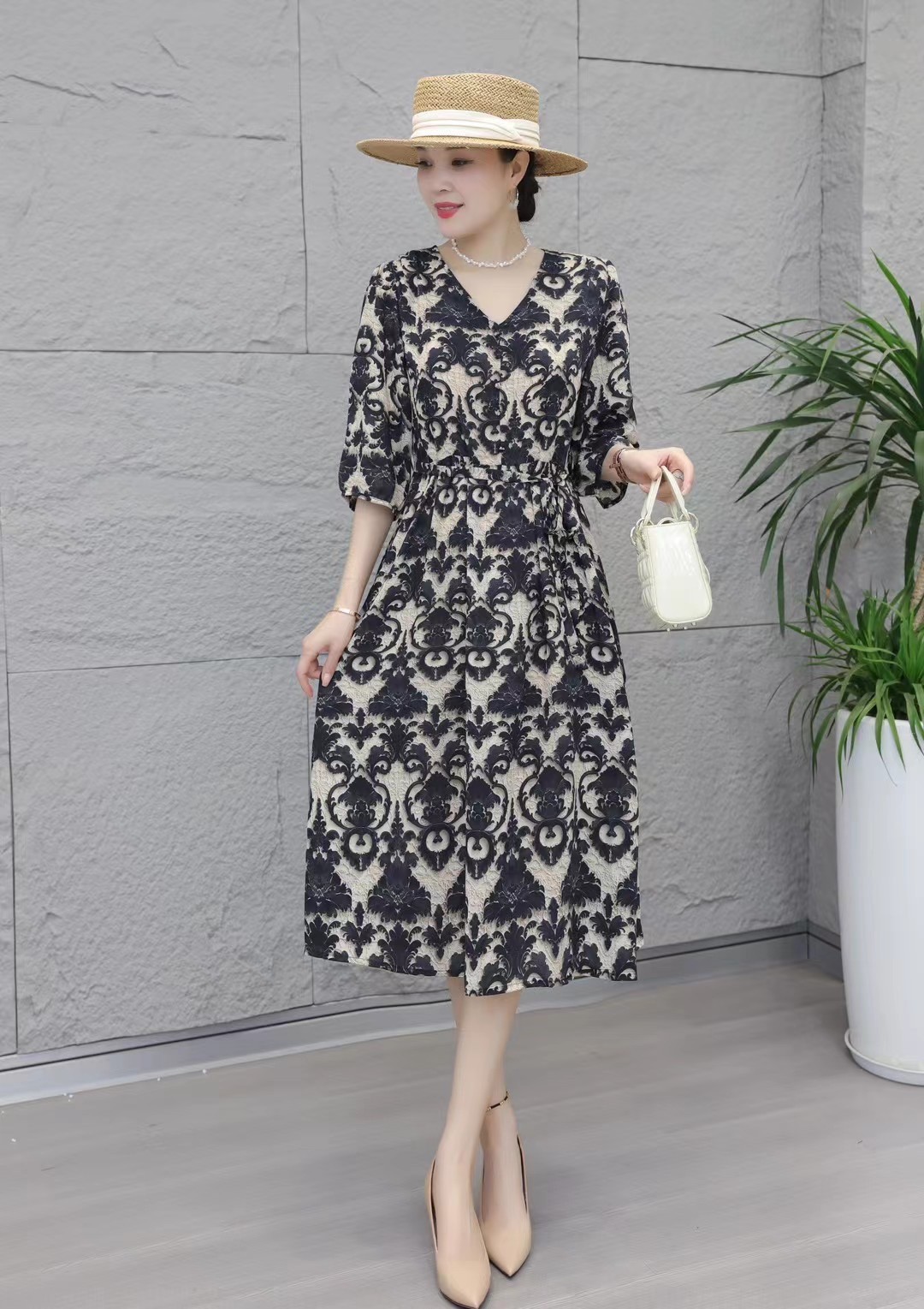 时尚新款25327时尚V领高端休闲时尚显瘦减龄连衣裙