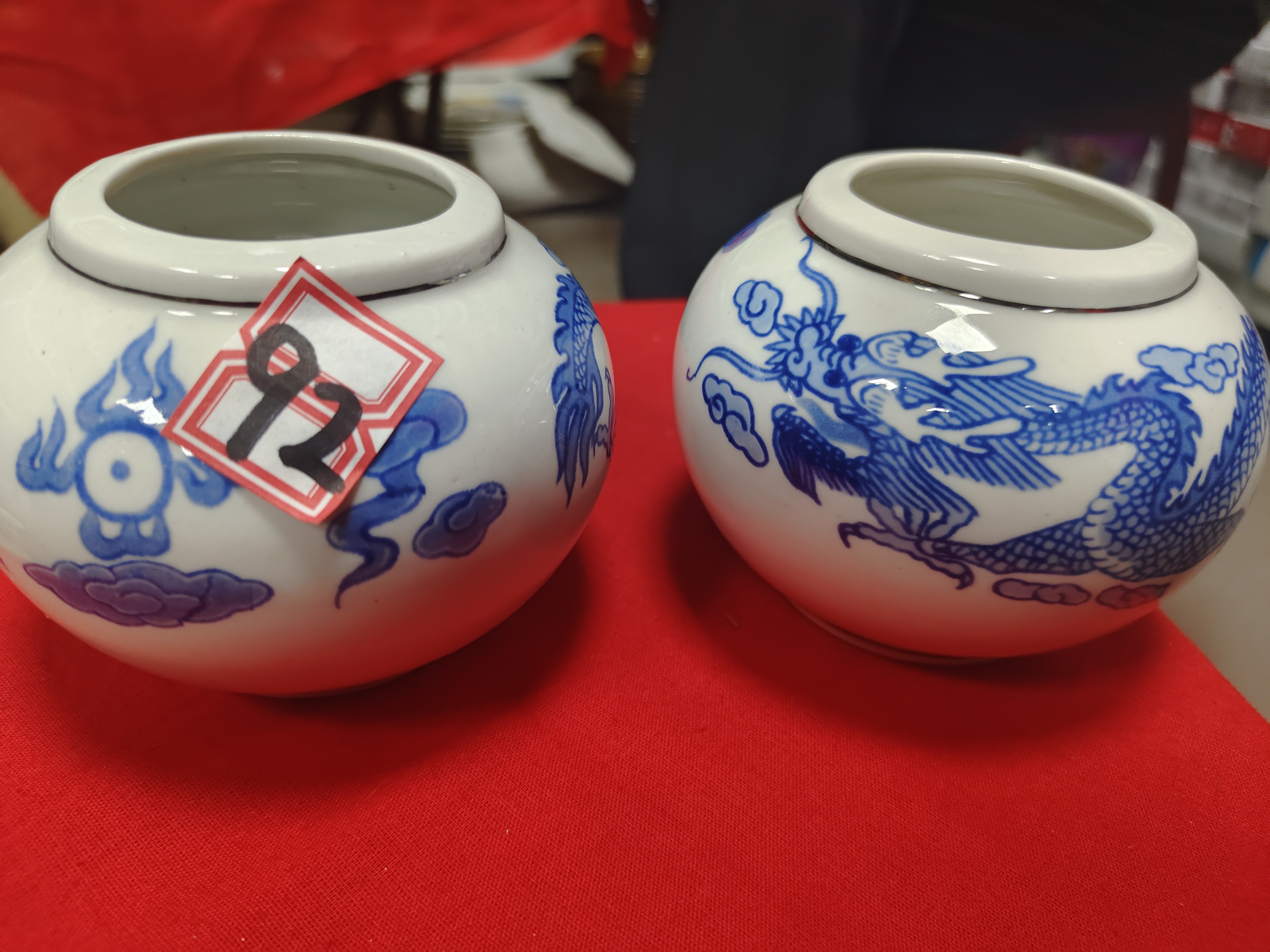 瓷片两个围棋罐，