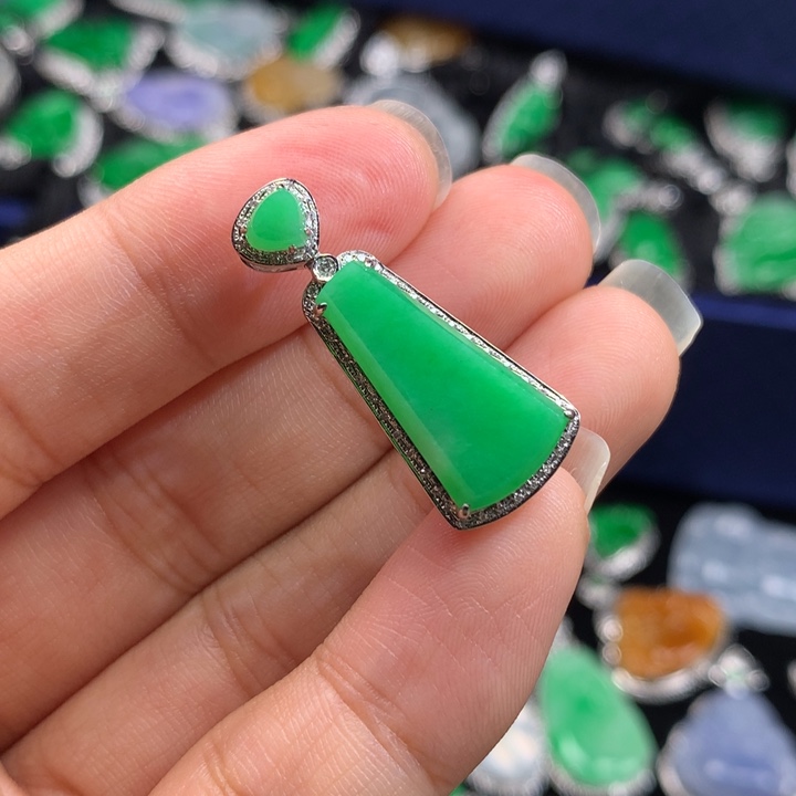 翡翠吊坠(不含链)18K金镶嵌