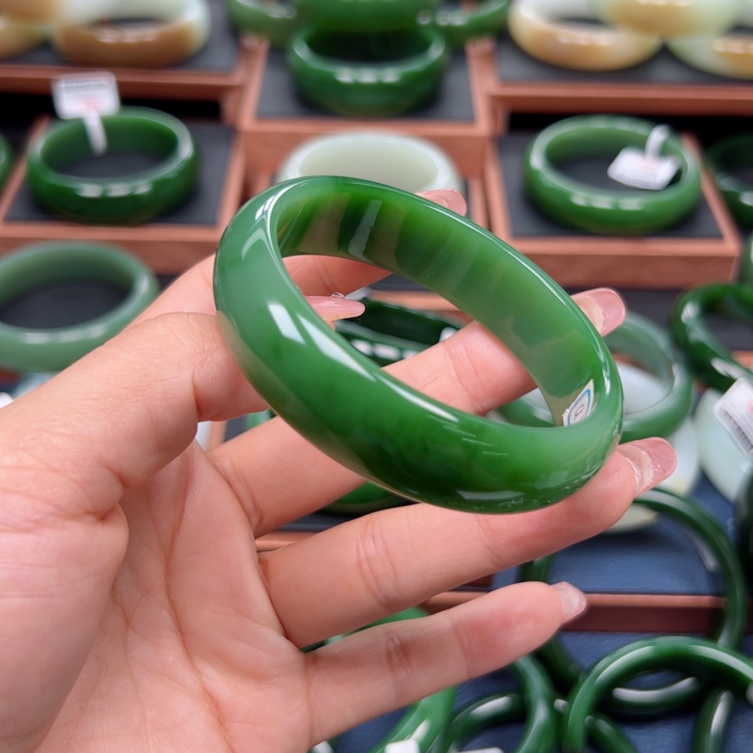 未镶嵌手镯和田玉（碧玉）