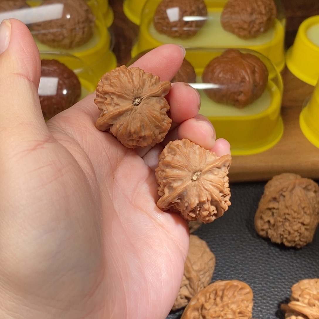 文玩核桃把件32野生