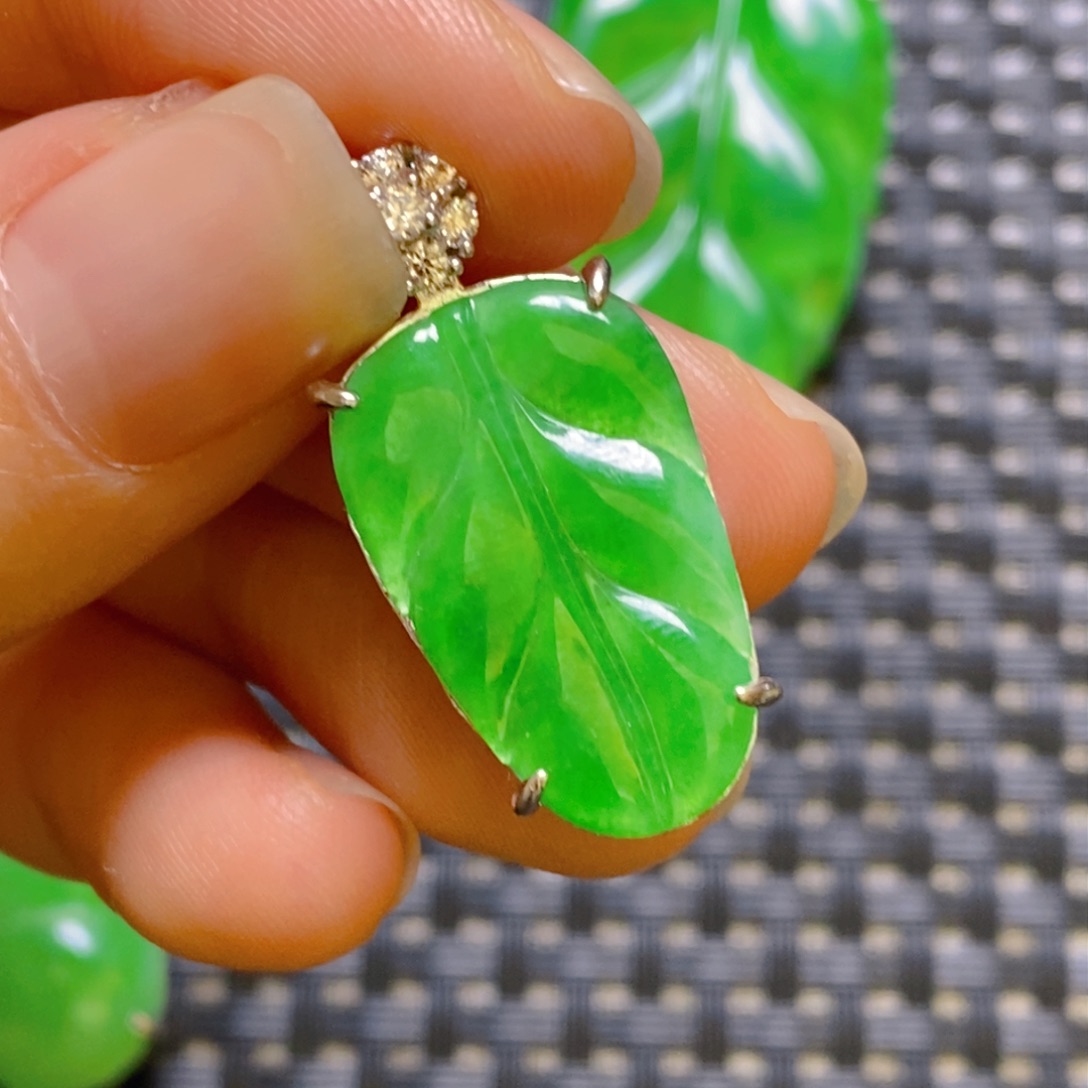 翡翠颈饰银S925镶嵌吊坠