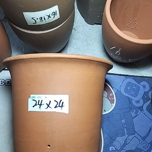 红泥特大金钟一个