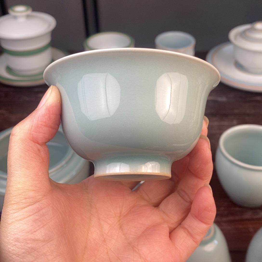 朱砂胎粉青釉压手杯 不开片