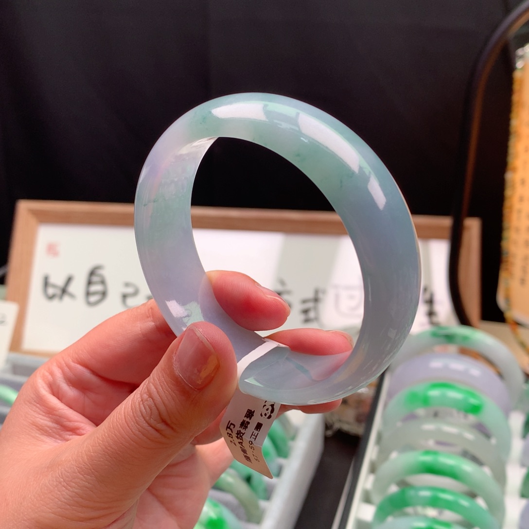 翡翠手镯未镶嵌缅甸