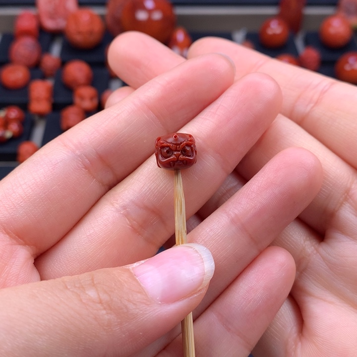 南红玛瑙未镶嵌醒狮9.4MM