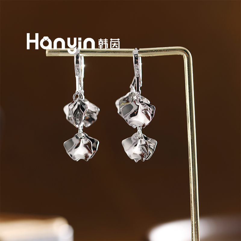 铜合金耳饰 时尚百搭精致灵动光面银杏叶小裙子耳环设计感耳挂