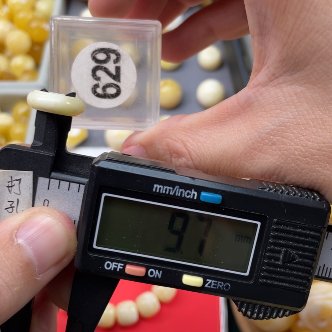 蜜蜡珠宝奇石未镶嵌