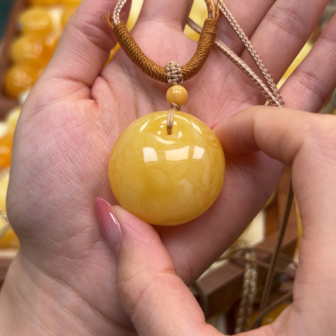 琥珀未镶嵌颈饰蜜蜡