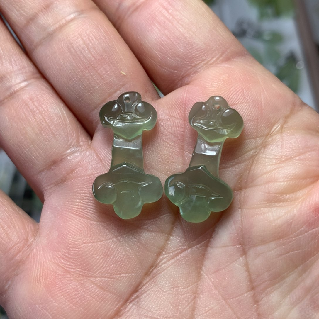 蛇纹石玉耳环未镶嵌