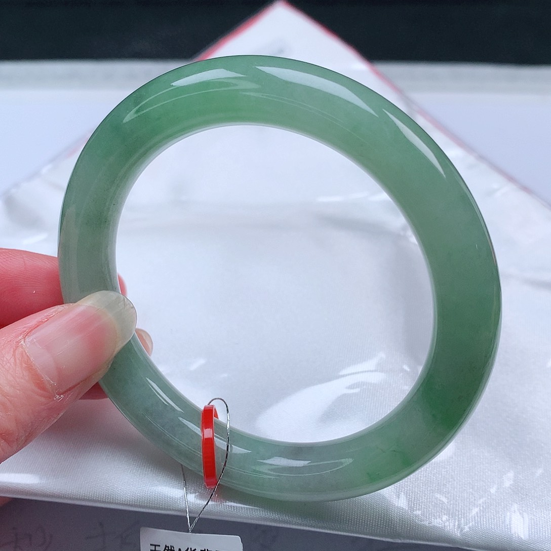 翡翠手镯未镶嵌55圈