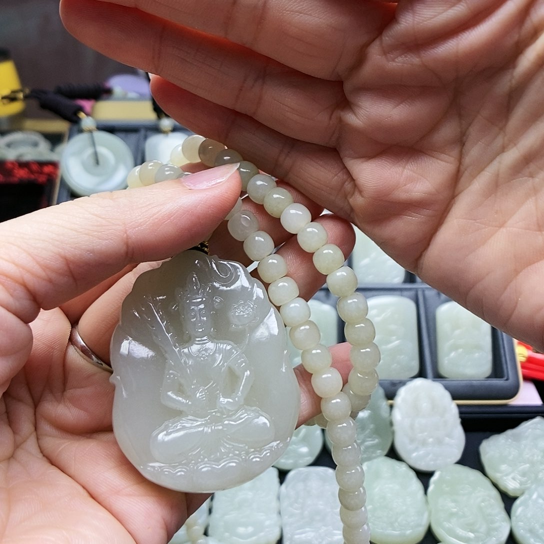 和田玉颈饰未镶嵌