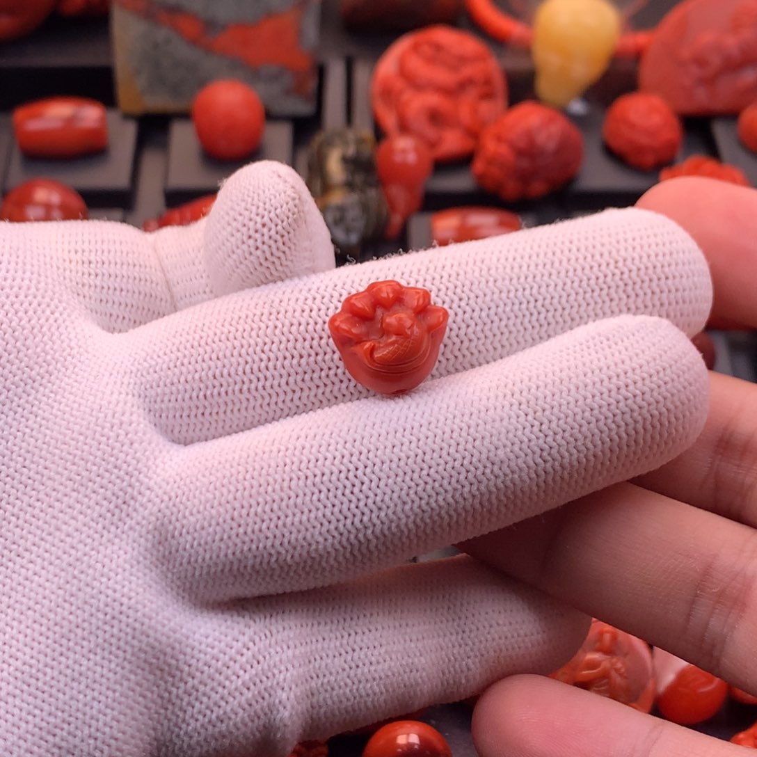 南红玛瑙未镶嵌精工雕刻抓钱手背云14.7mm