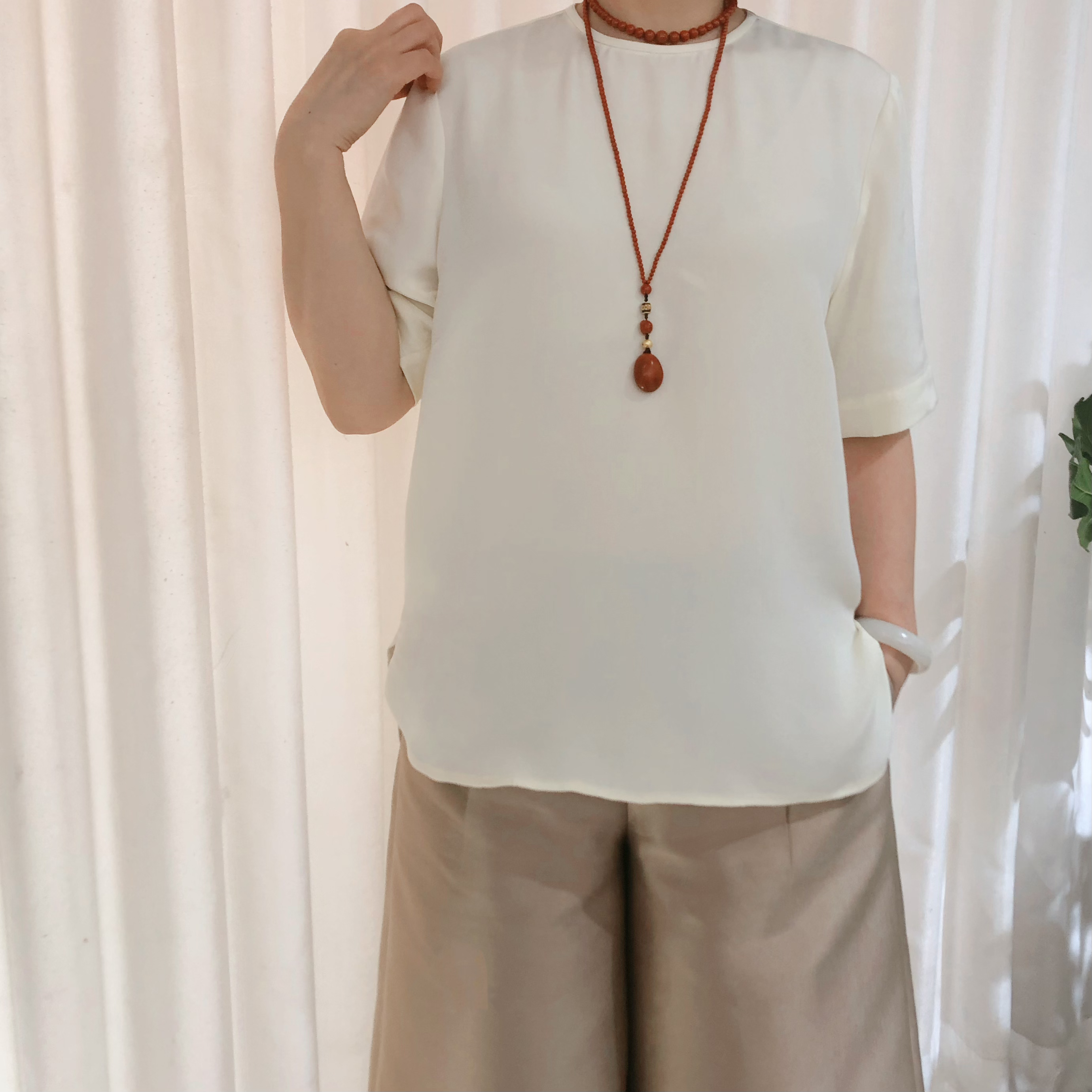 净色上衣时尚简约圆重磅蚕丝领女装夏季半袖纯色设计感上衣