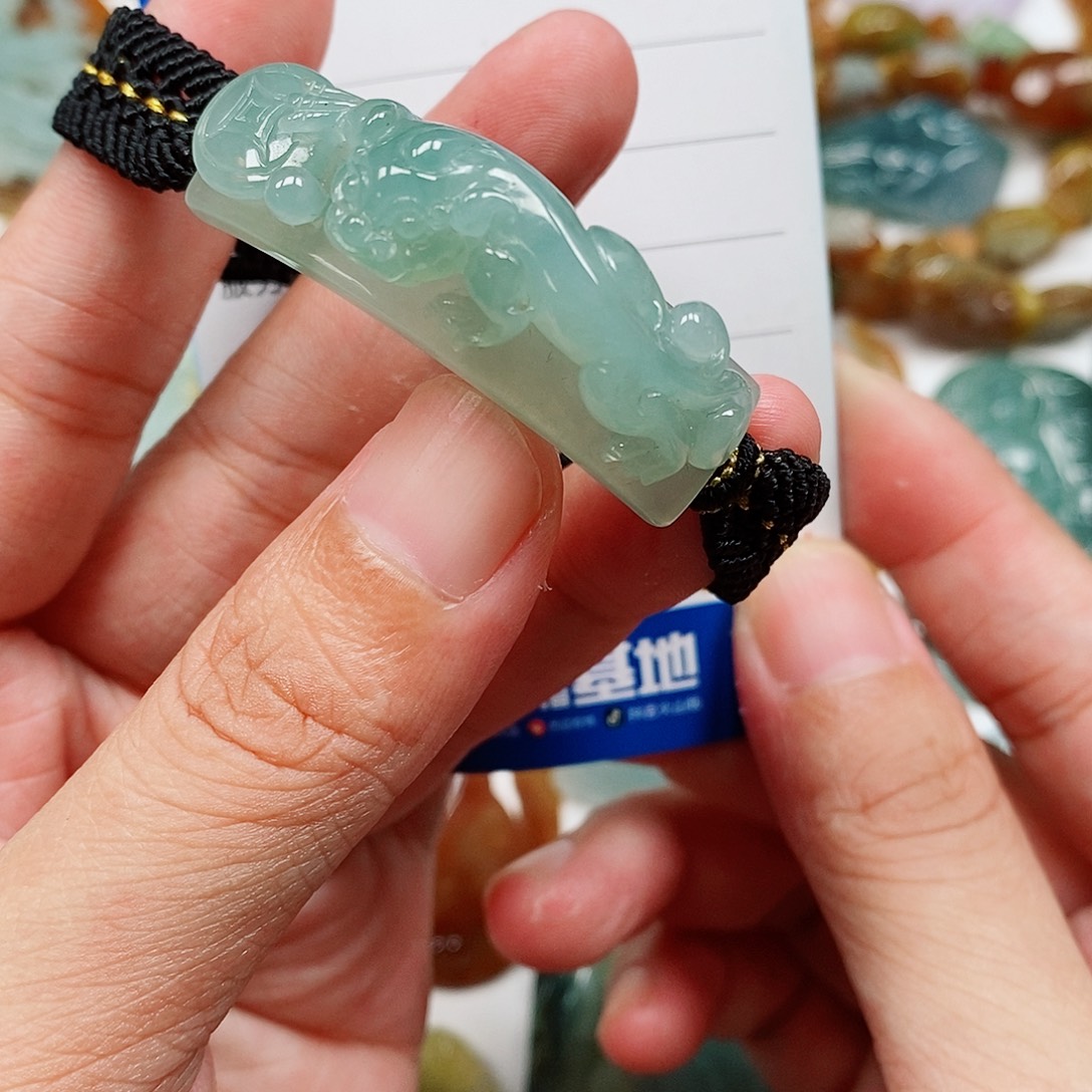 颈饰未镶嵌翡翠貔貅手牌