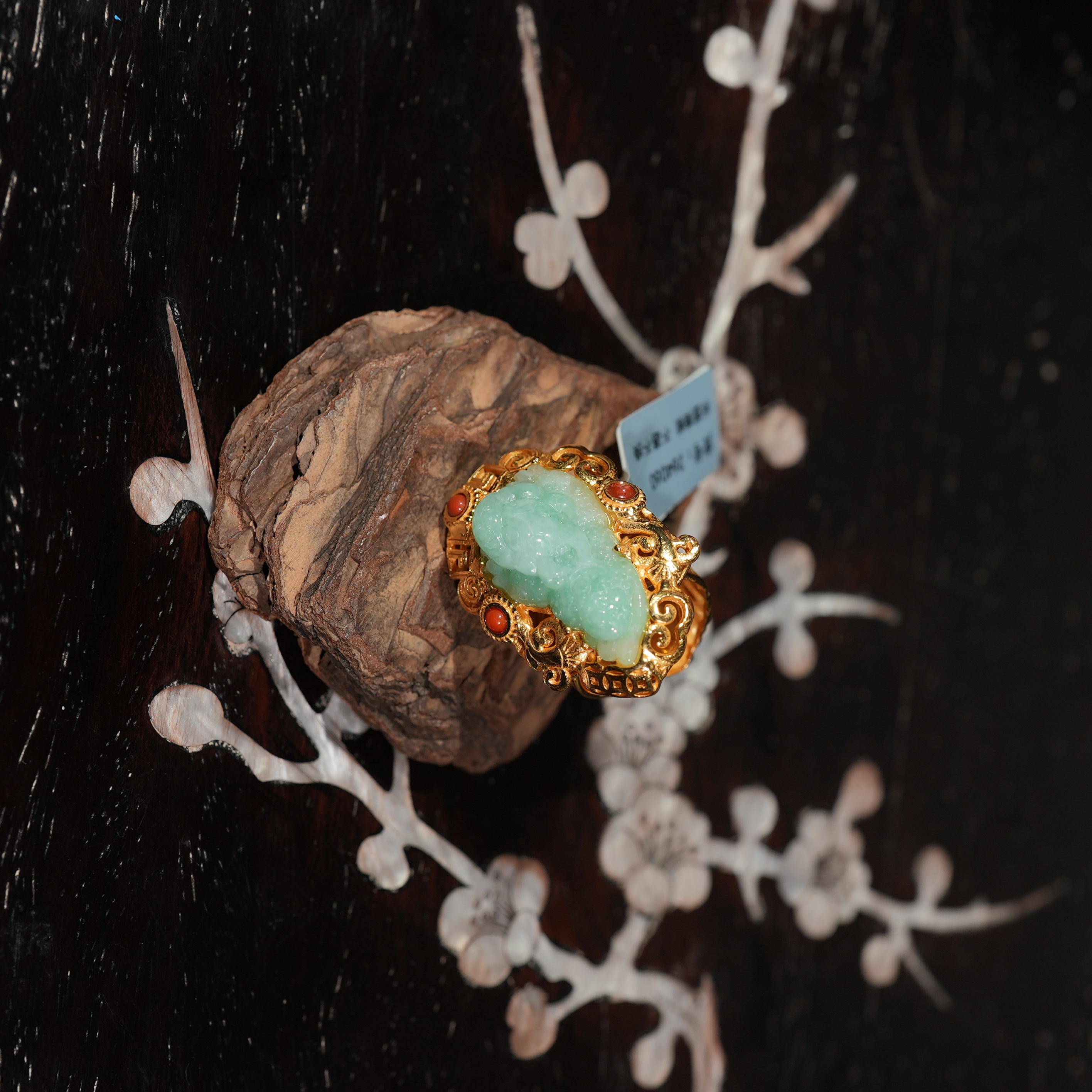 1.9香港王老板-翡翠镶嵌戒指6k372