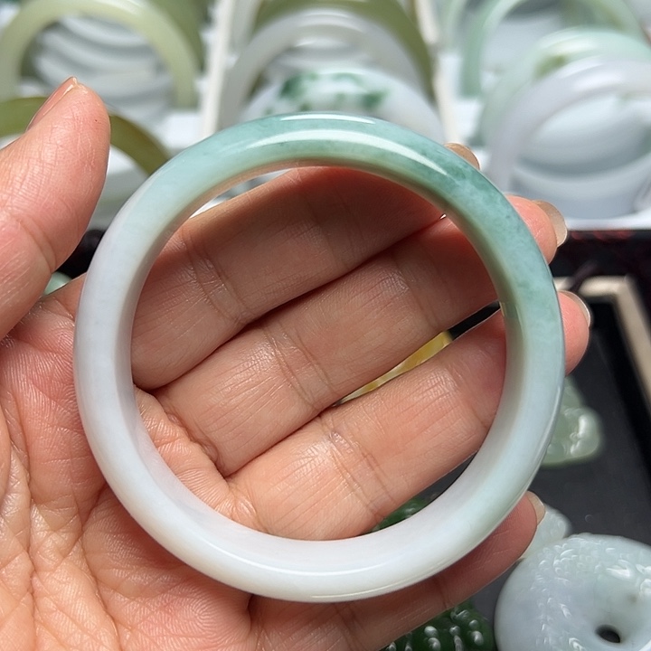 盼***翡翠未镶嵌手镯天然