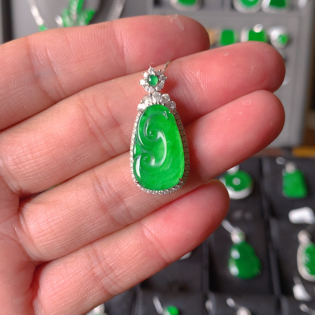 吊坠(不含链)18K金镶嵌翡翠如意