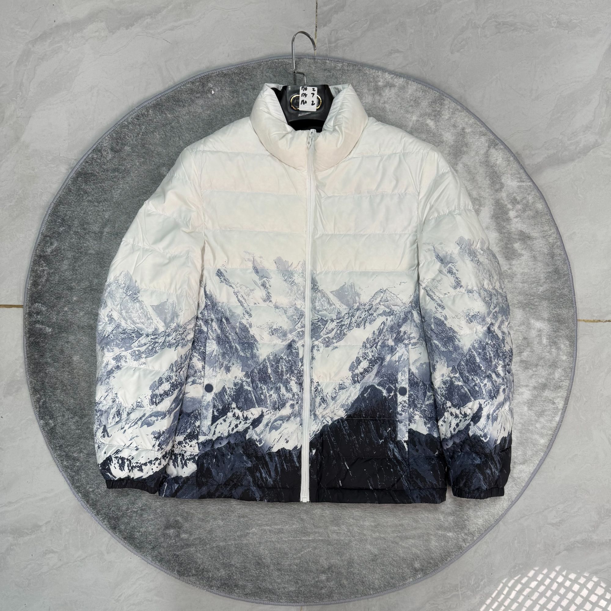 品牌撤柜 90绒轻薄男士羽绒服雪山图案系列