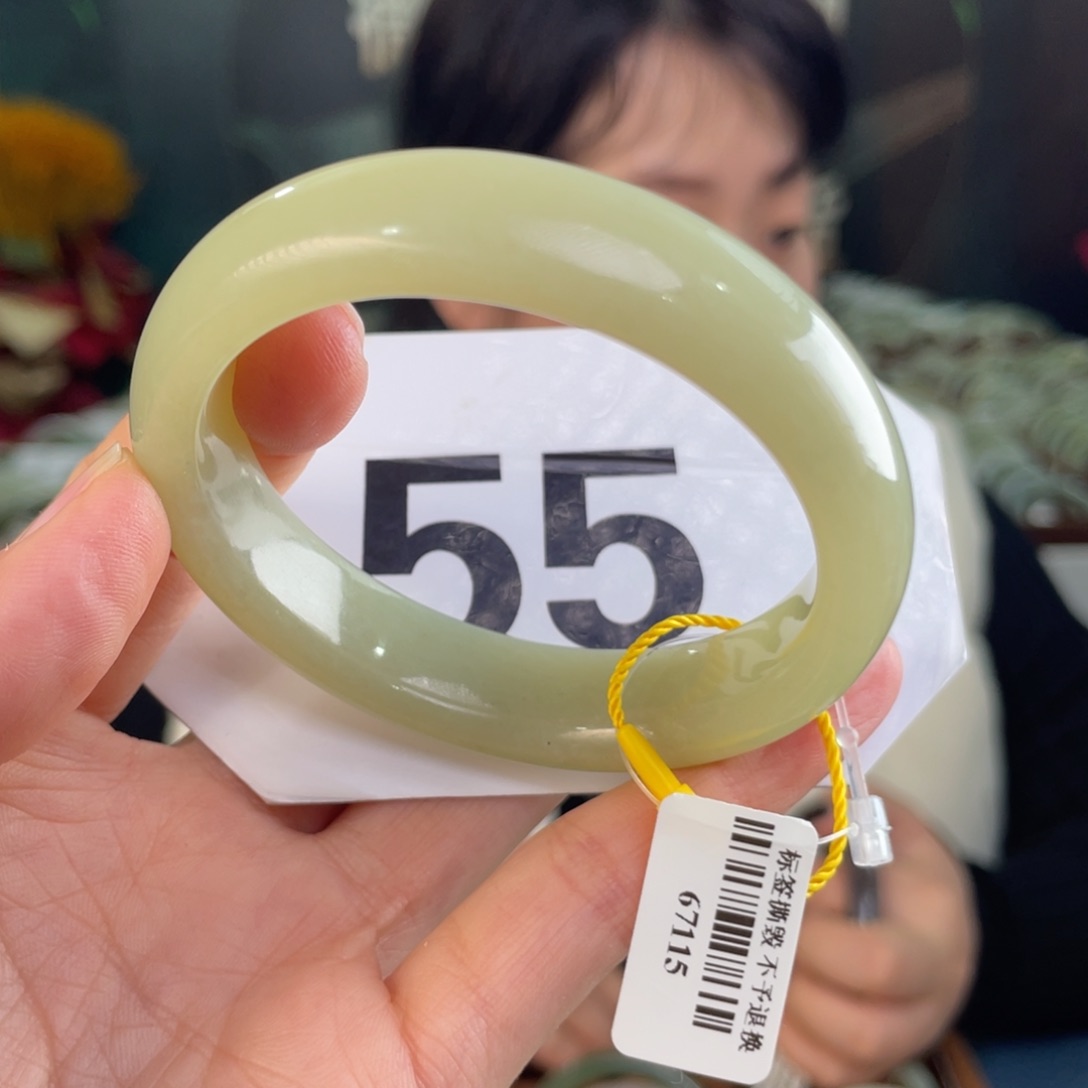 和田玉手镯未镶嵌