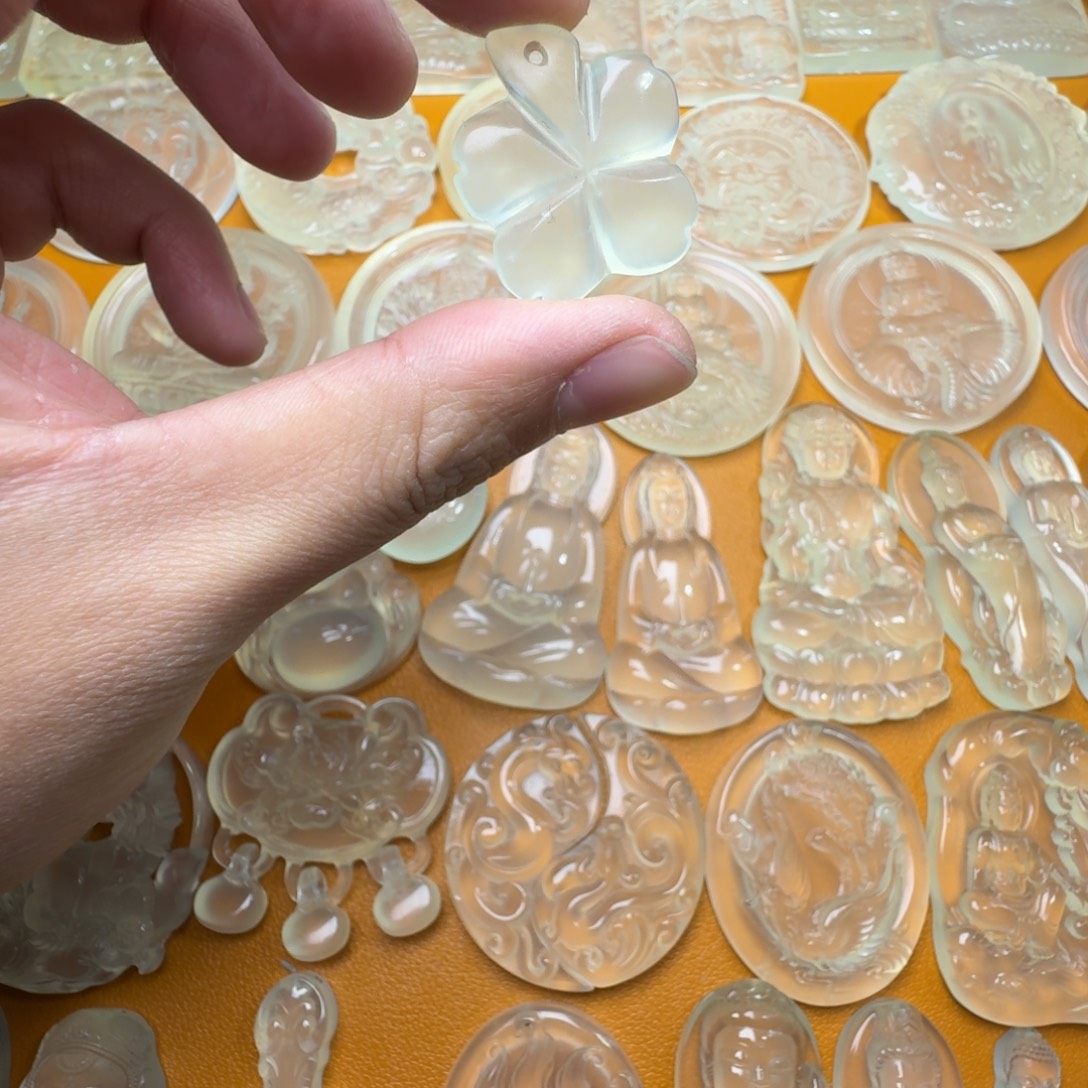 蛇纹石玉未镶嵌颈饰