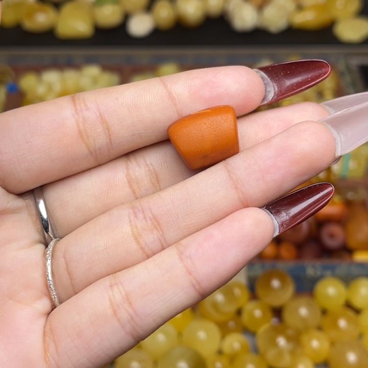 蜜蜡未镶嵌珠宝奇石鸡油红老蜡妖花马蹄珠微微瑕