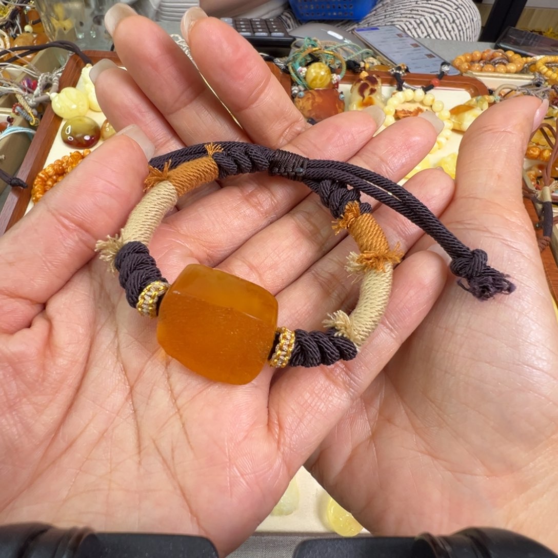 蜜蜡裸石未镶嵌蜜蜡