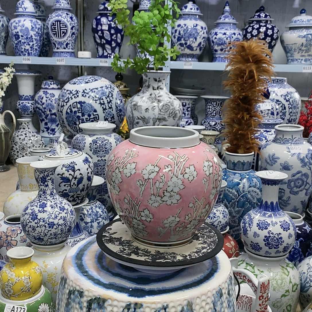 【闪购商品】摆件粉釉色大肚瓶…………………………