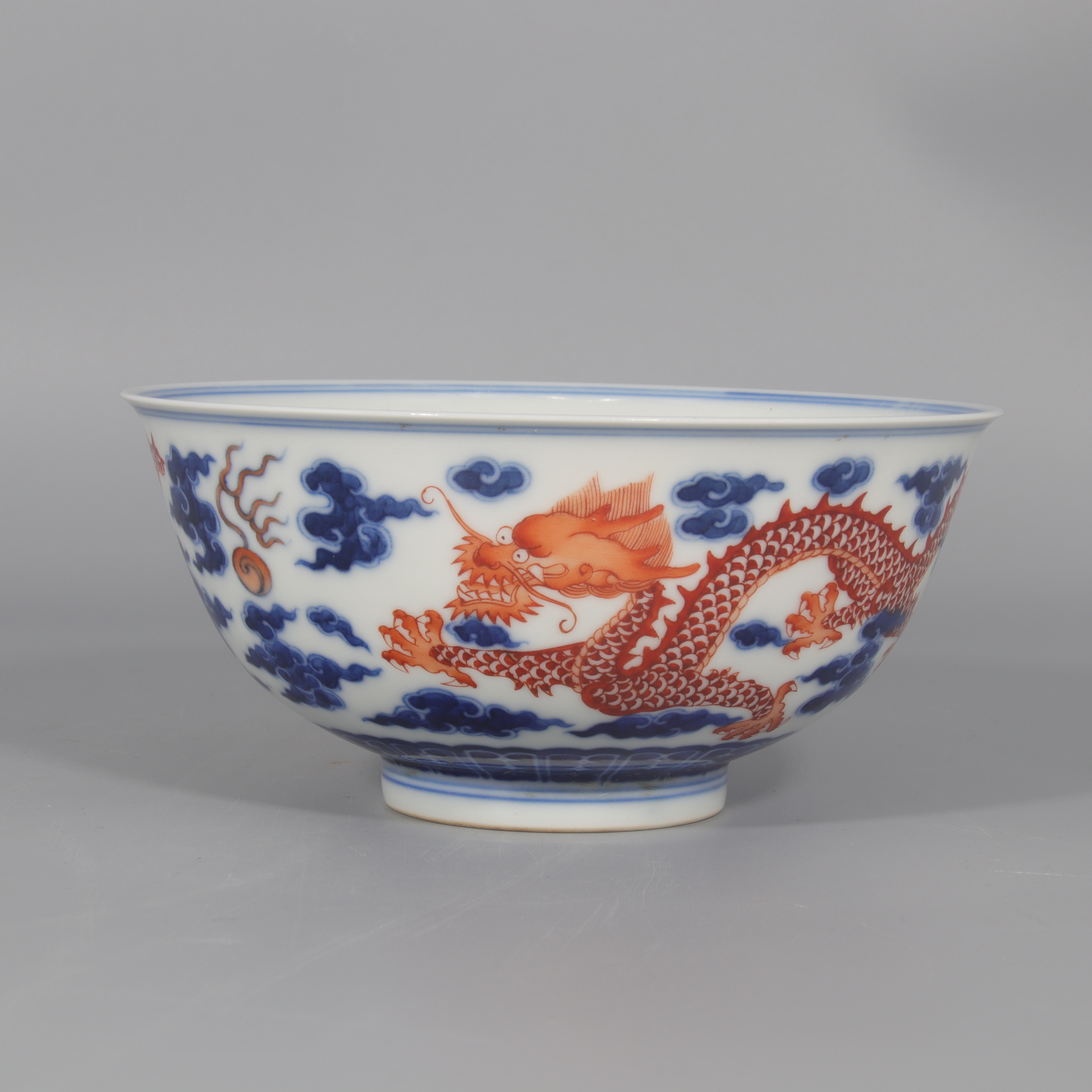 青花矾红云龙纹碗    H412-255