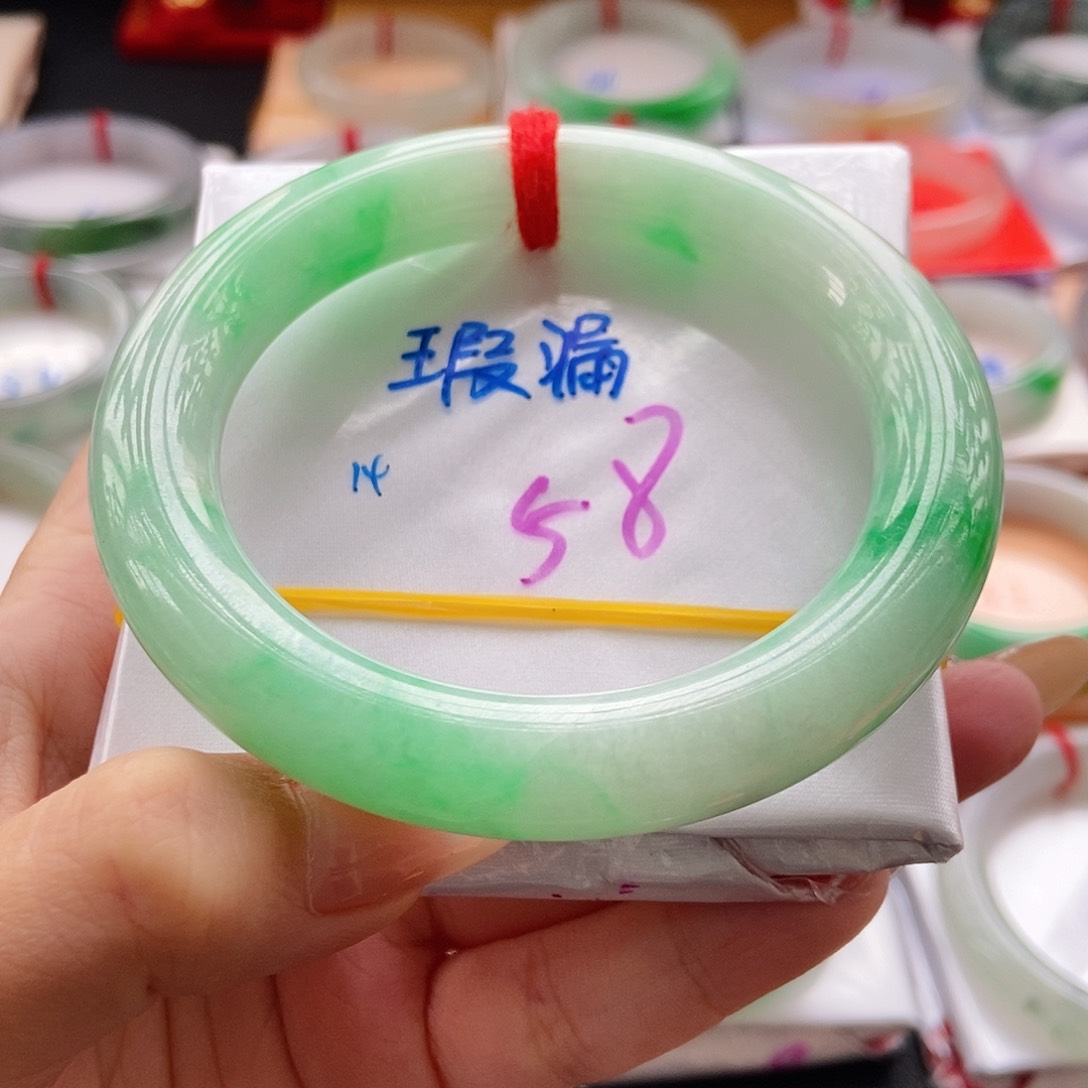 翡翠未镶嵌手镯一****手镯