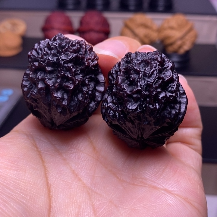 文玩核桃把件麒麟地闷51