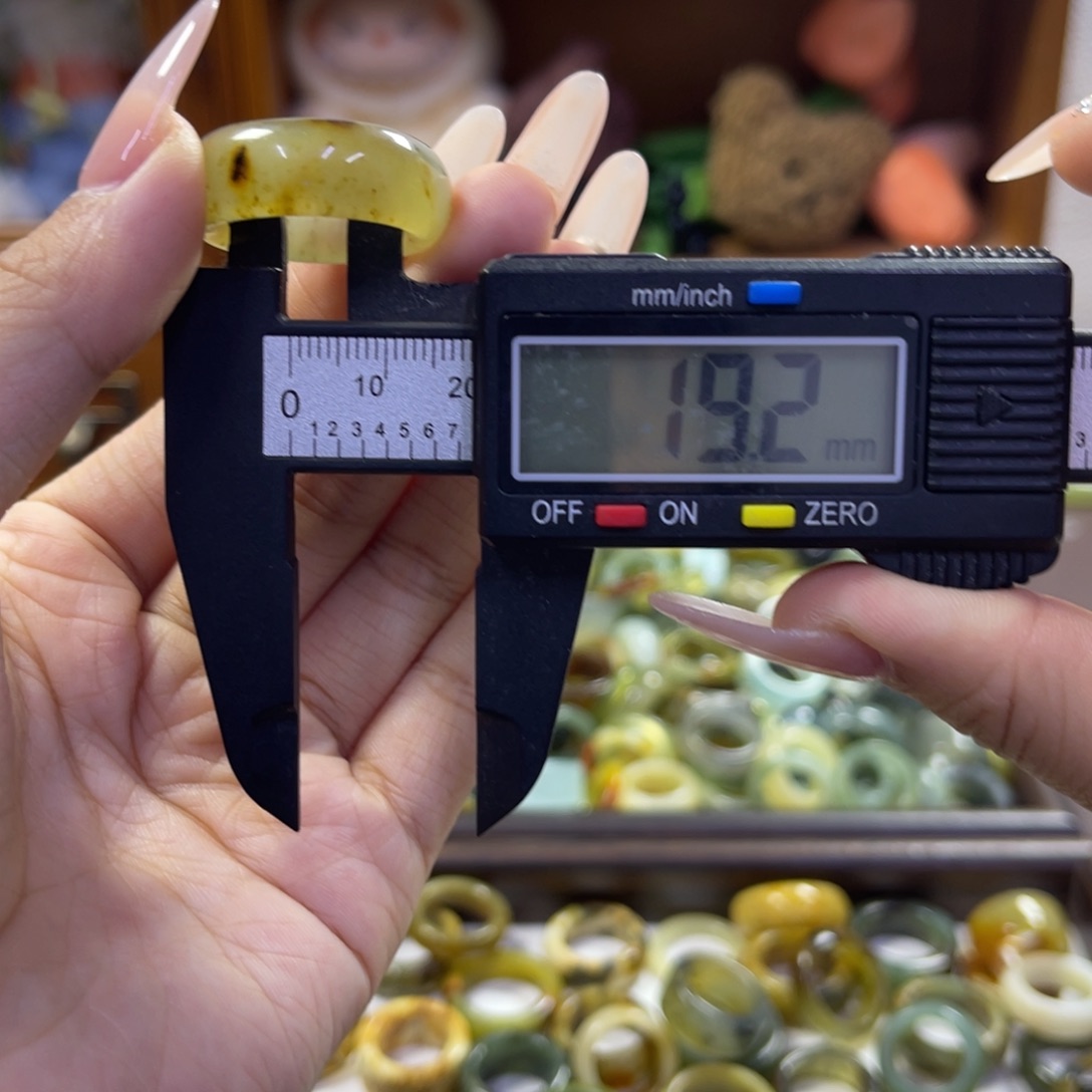 蛇纹石玉未镶嵌手镯36