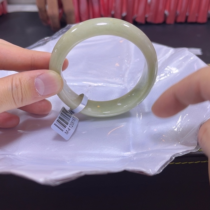 翡翠手镯未镶嵌天然翡翠a货多样性发一