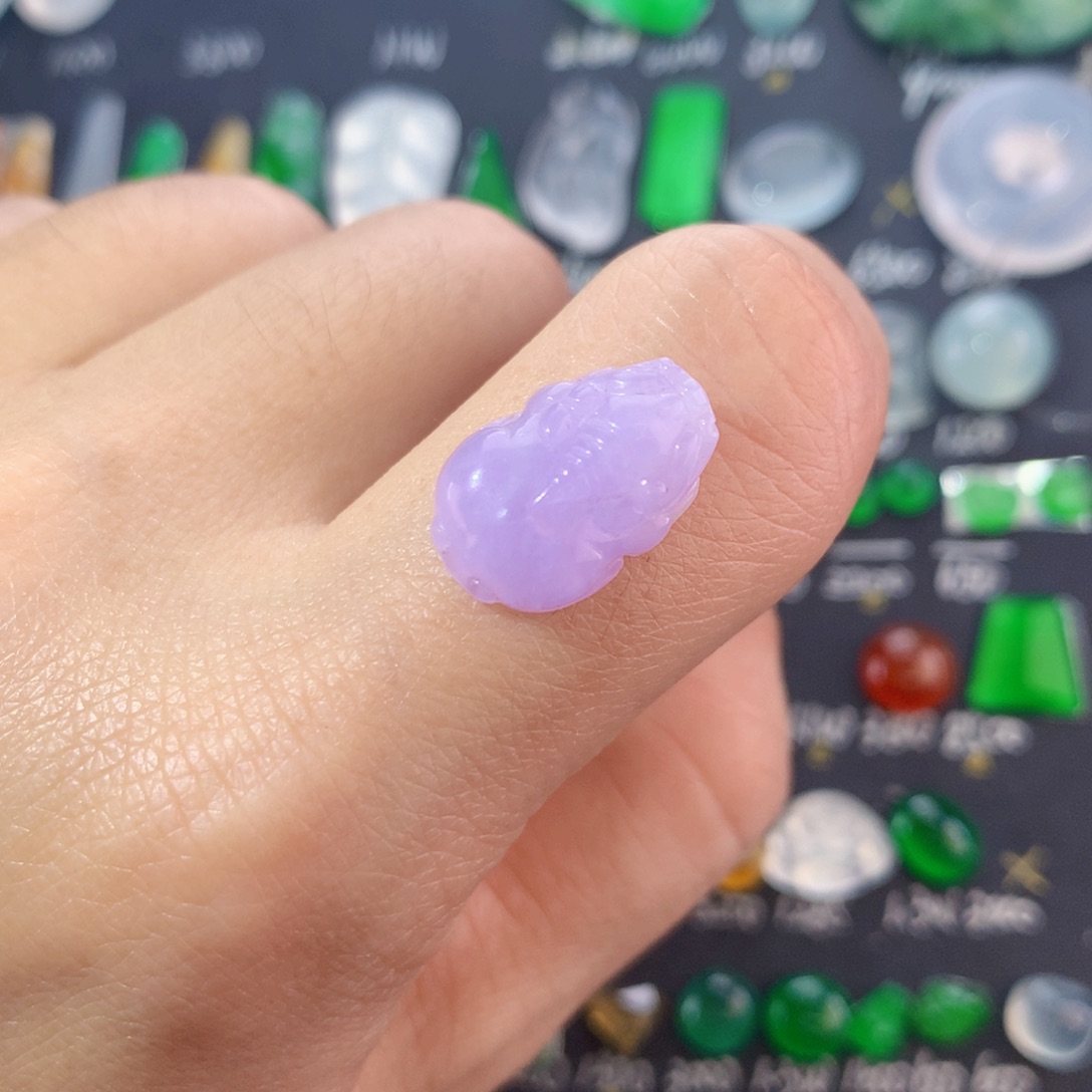 翡翠未镶嵌颈饰貔貅