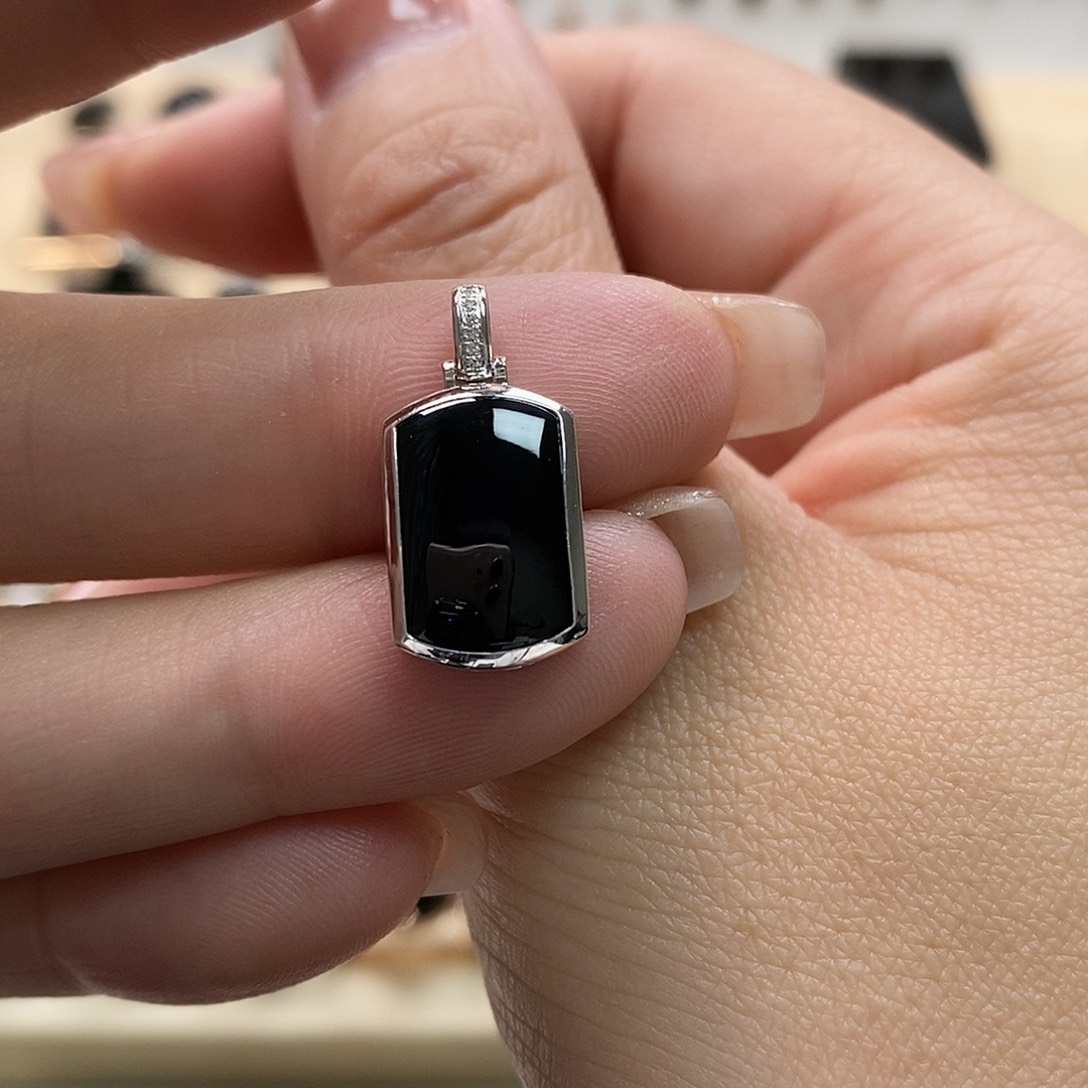 翡翠颈饰18K金镶嵌墨翠