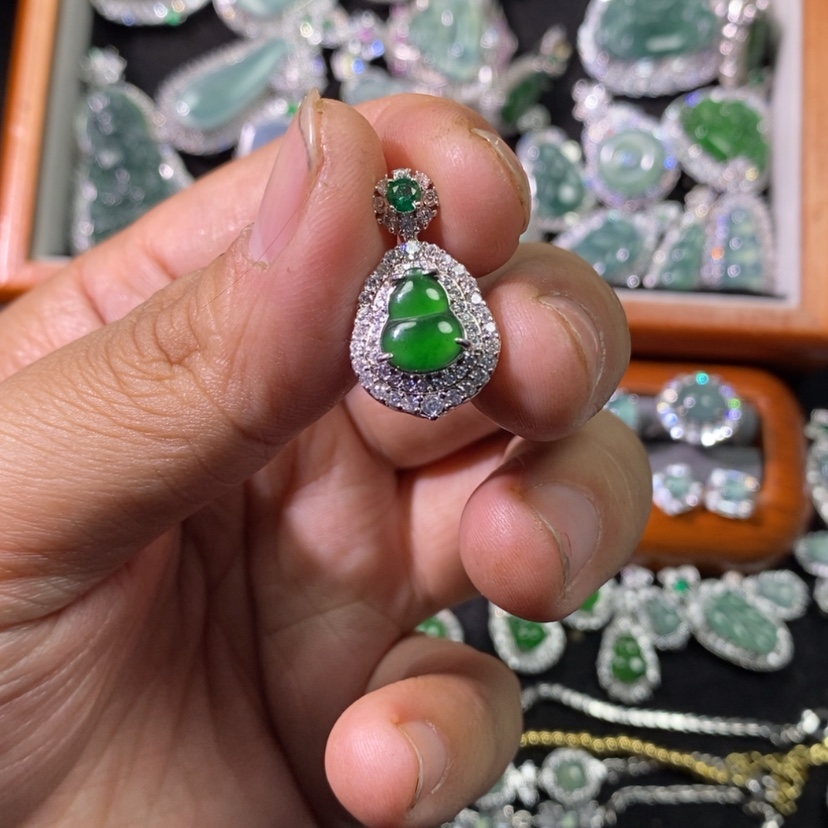 【闪购商品】翡翠颈饰未镶嵌天然