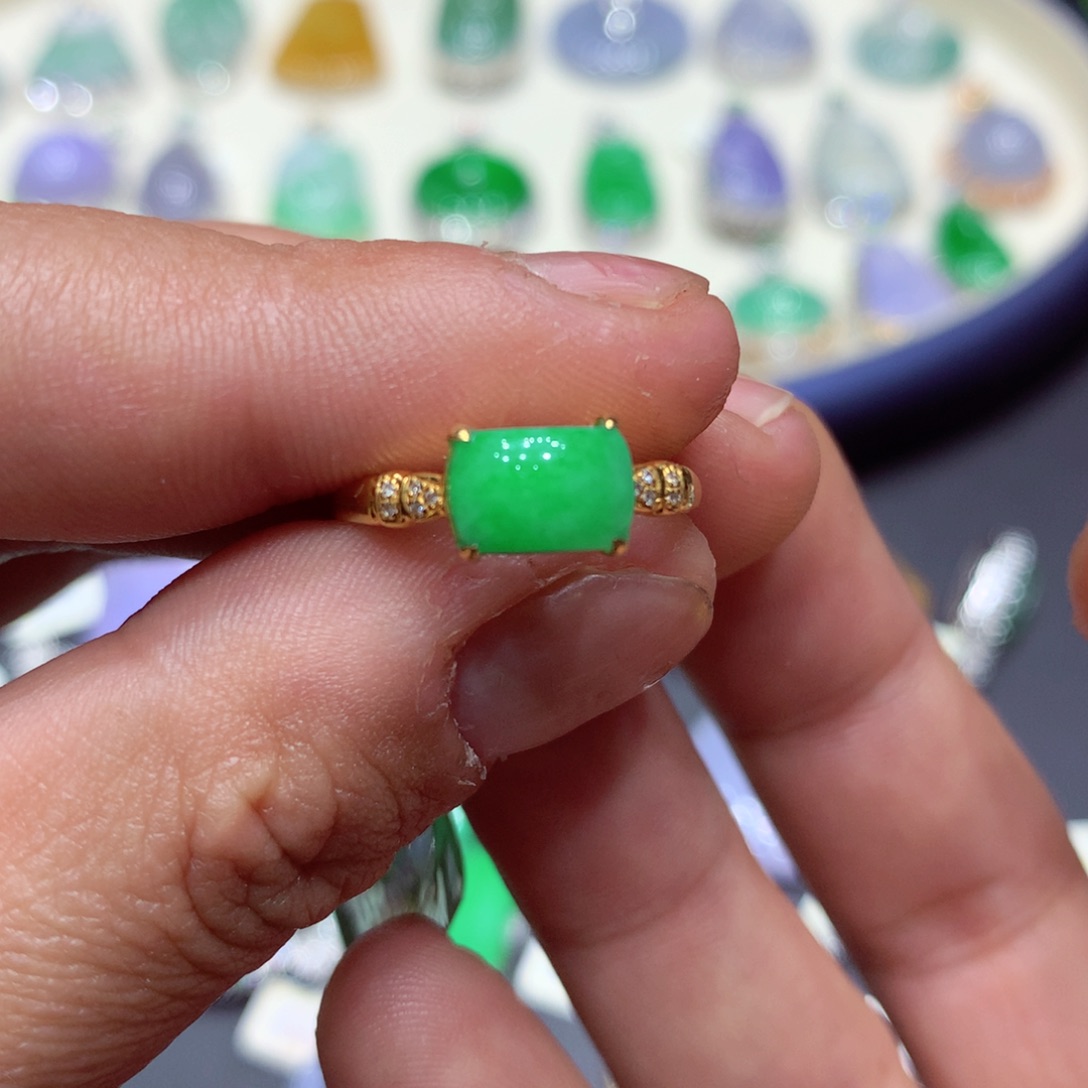 翡翠吊坠(赠链)18K金镶嵌