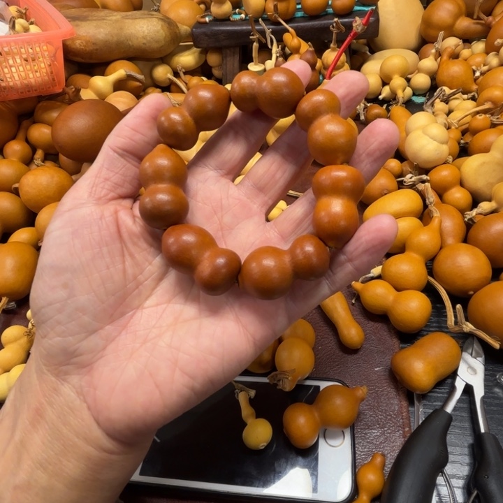 -****-玲玲的一条草李金手串葫芦