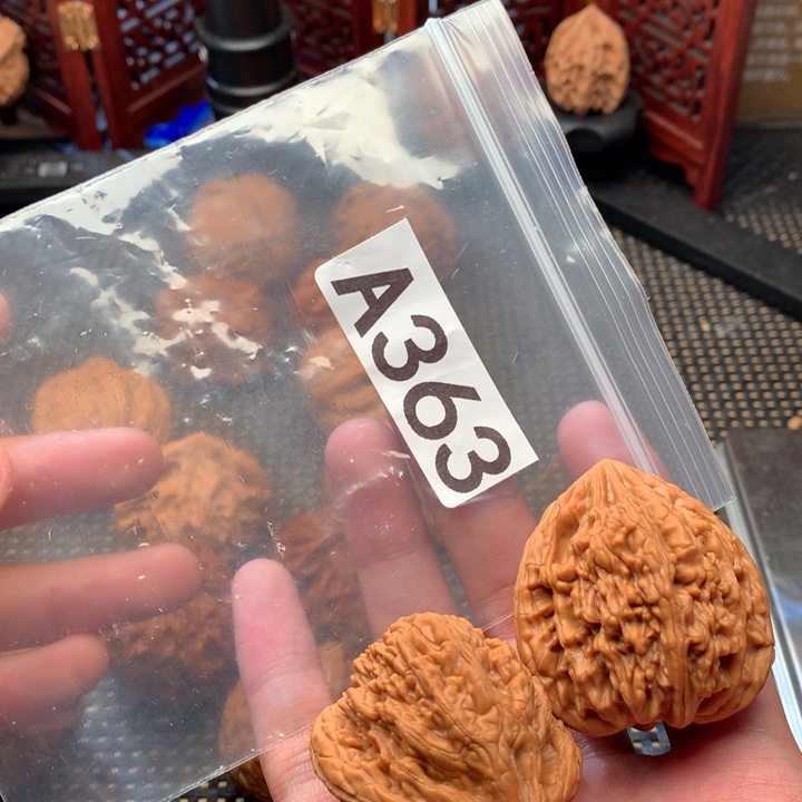 文玩核桃吊坠虎头王