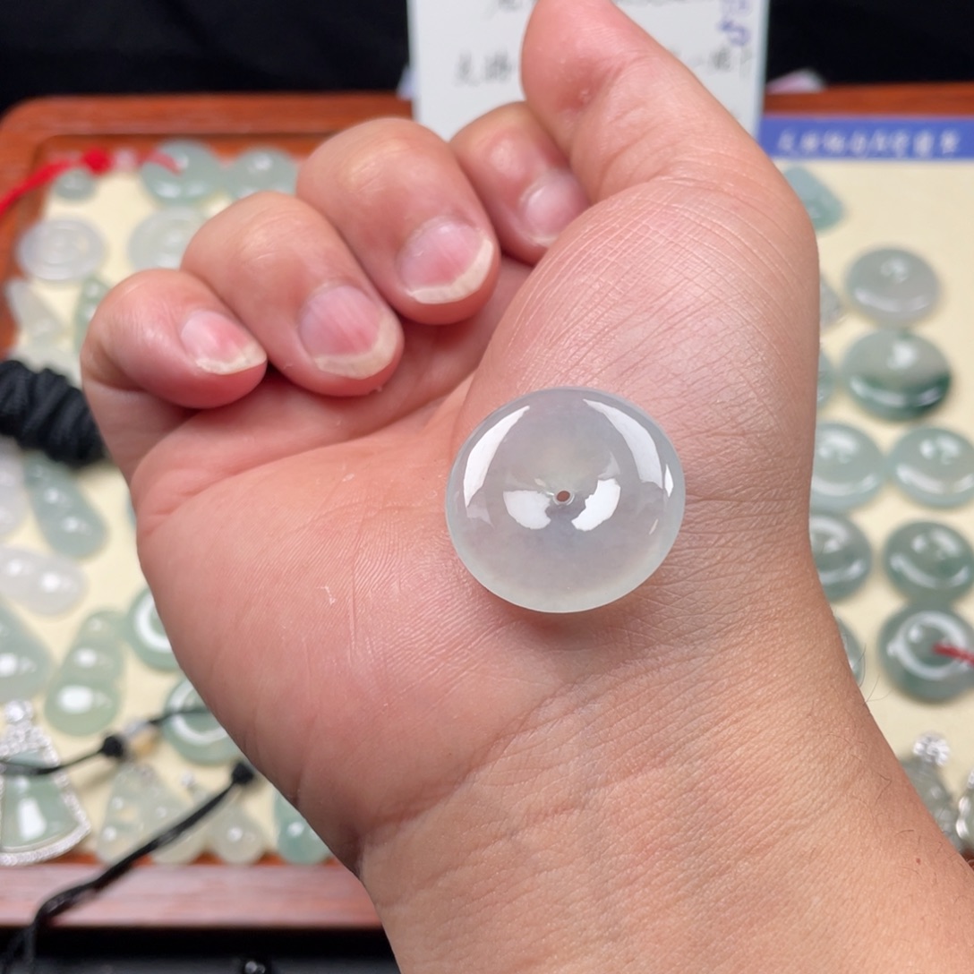 翡翠未镶嵌颈饰55678888654456788