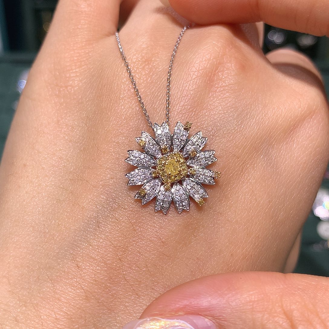 钻石颈饰18K金镶嵌雏菊