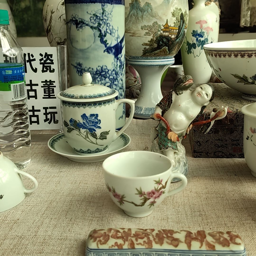 景德镇精美陶瓷摆件