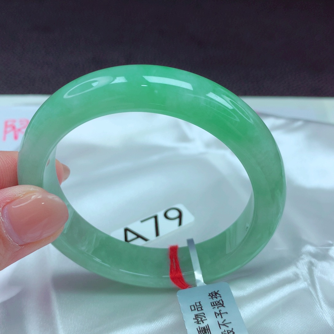 翡翠手镯未镶嵌手镯88