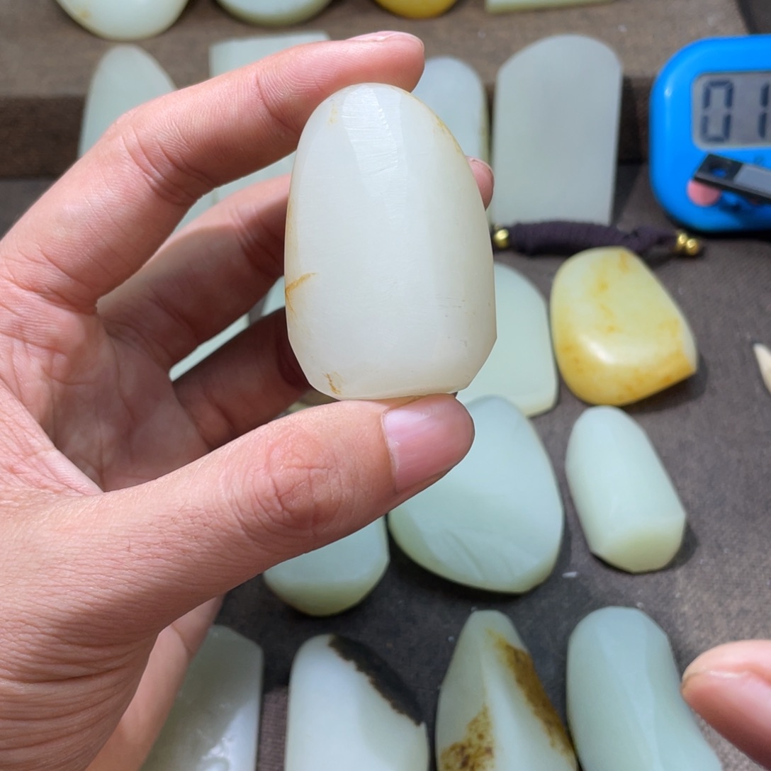 尚***）定制和田玉未镶嵌和田玉