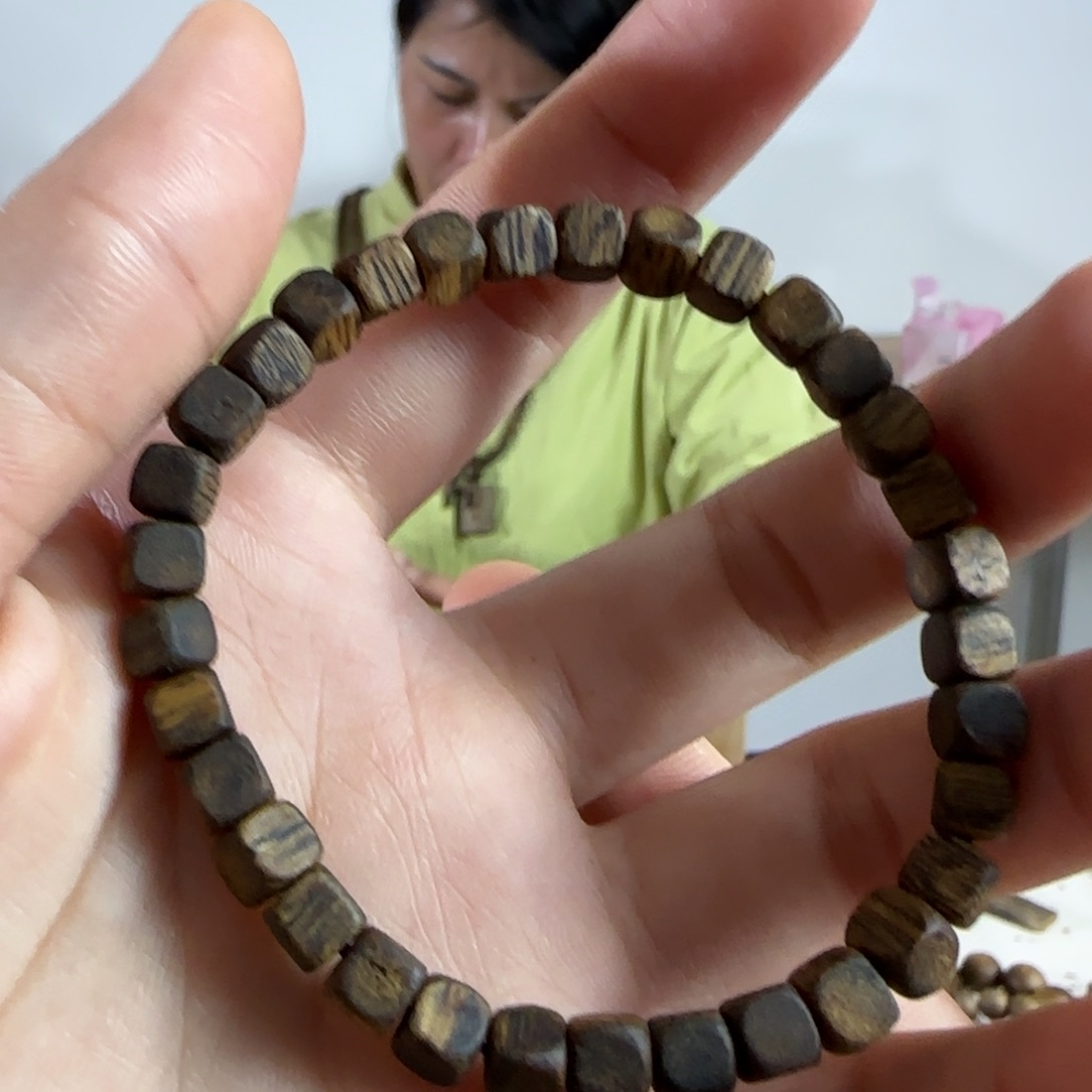 奇楠沉香手串单圈方糖3g+发一