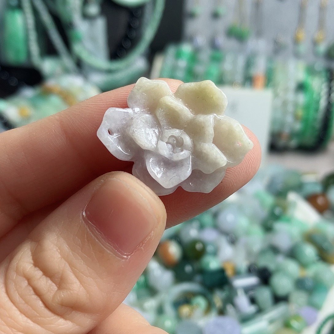 翡翠颈饰未镶嵌手牌花